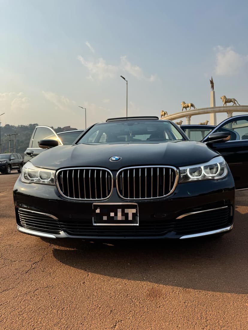 BMW 740i